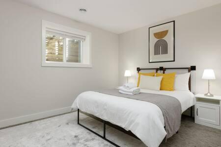 Bright New 1 Bedroom Private Secondary Basement Suite North Vancouver Exterior foto